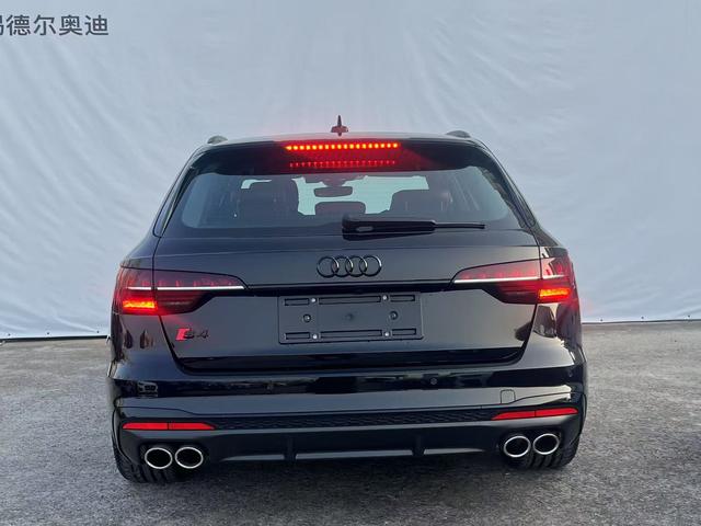 Audi S4