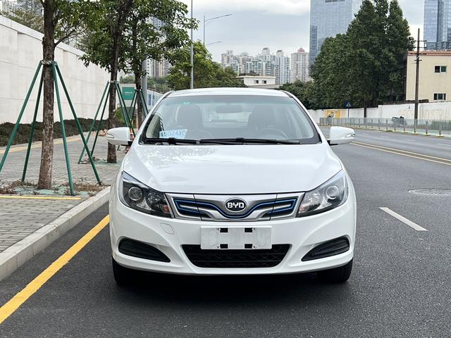 BYD e5