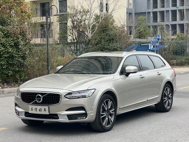 Volvo V90