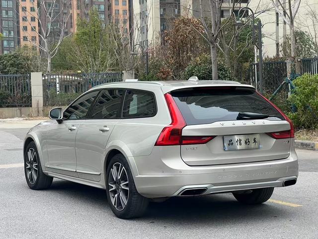 Volvo V90