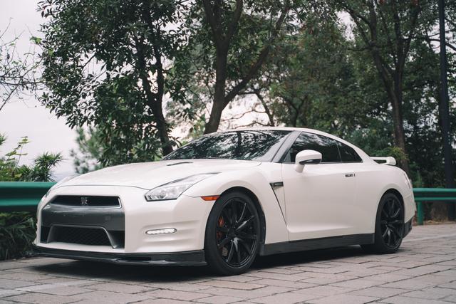 Nissan GT-R