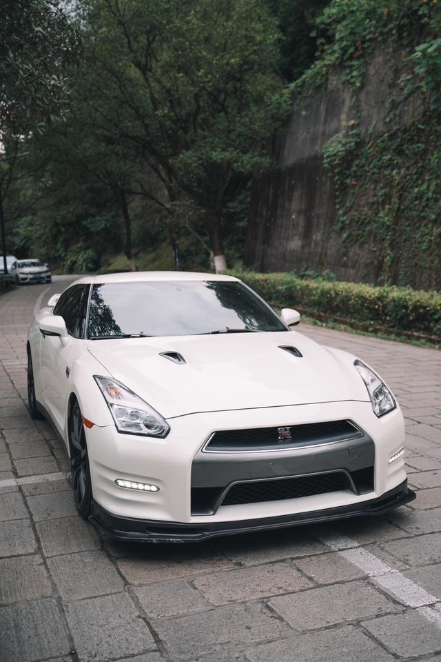 Nissan GT-R