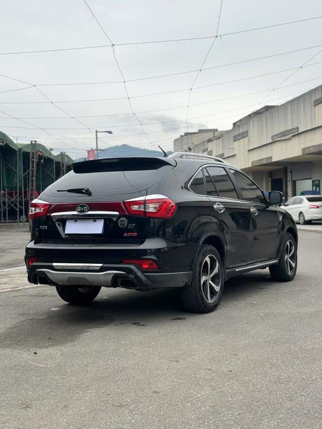 BYD S7