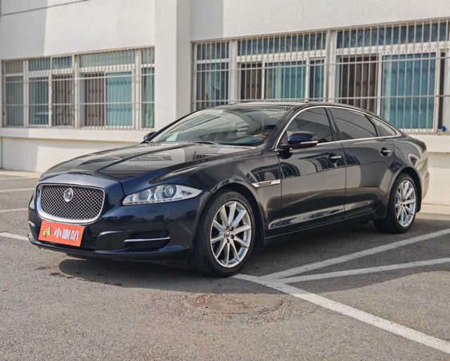Jaguar XJ