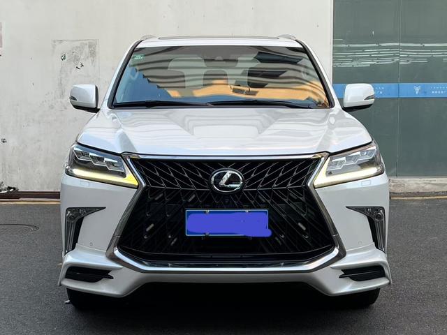 Lexus LX