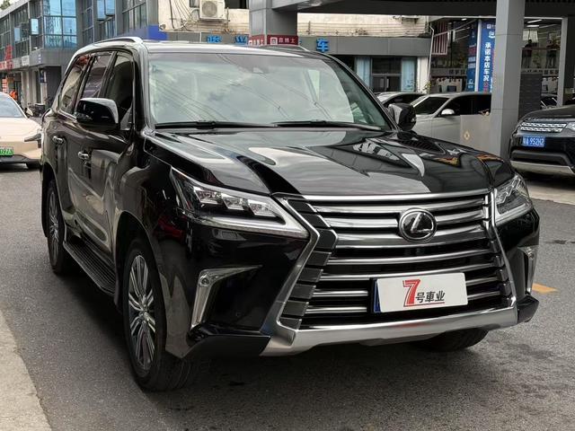 Lexus LX