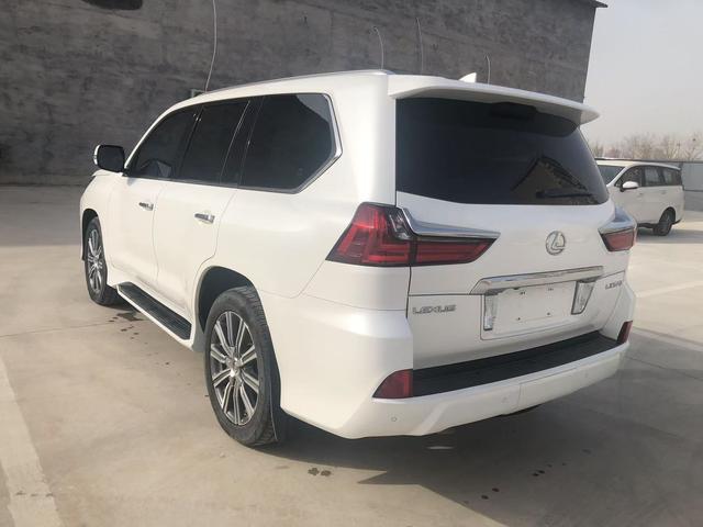 Lexus LX