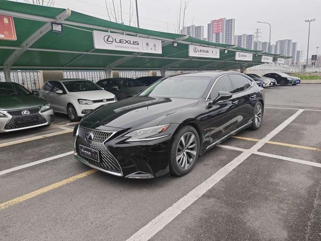 Lexus LS