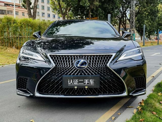 Lexus LS