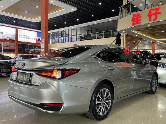 Lexus ES