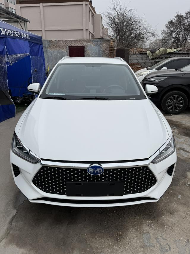 BYD e2