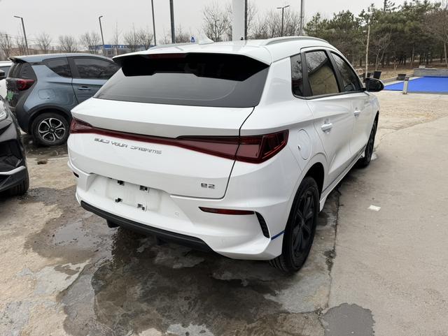 BYD e2