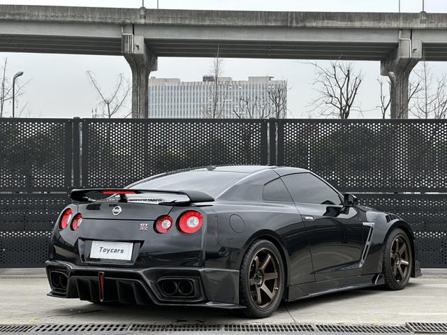 Nissan GT-R