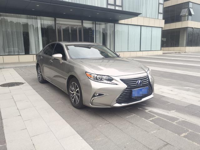 Lexus ES