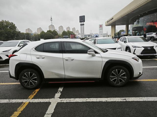 Lexus UX EV