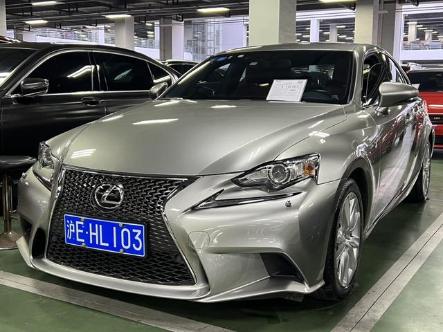 Lexus IS