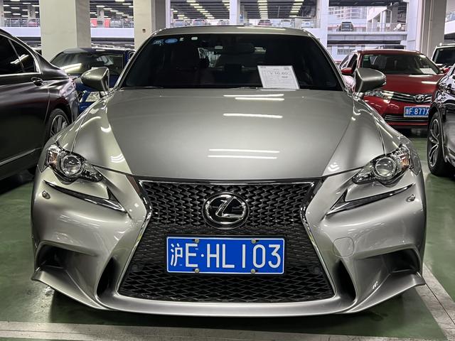 Lexus IS