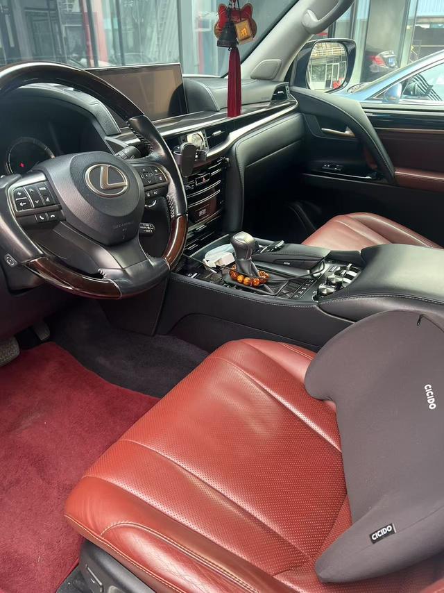 Lexus LX