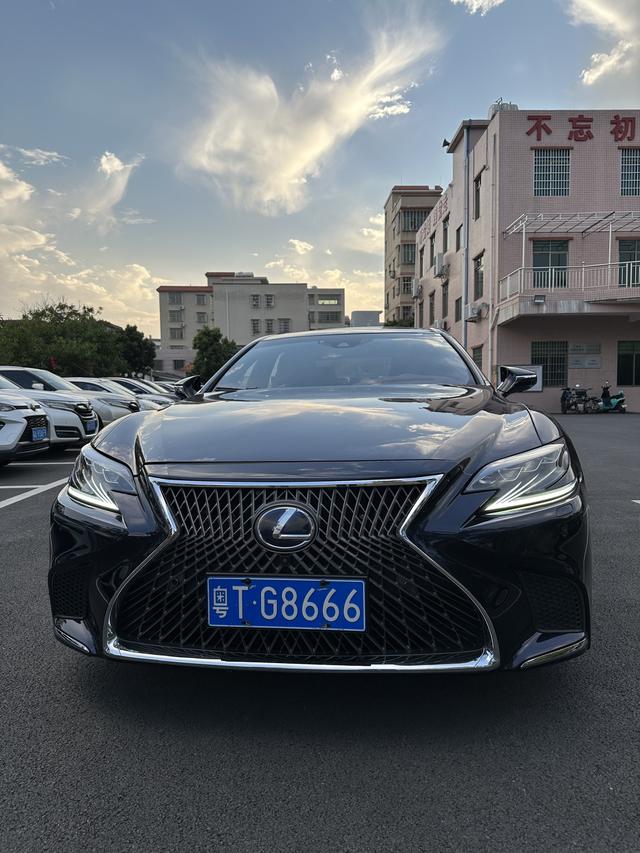 Lexus LS