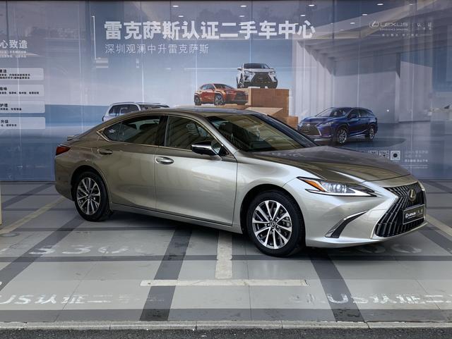 Lexus ES