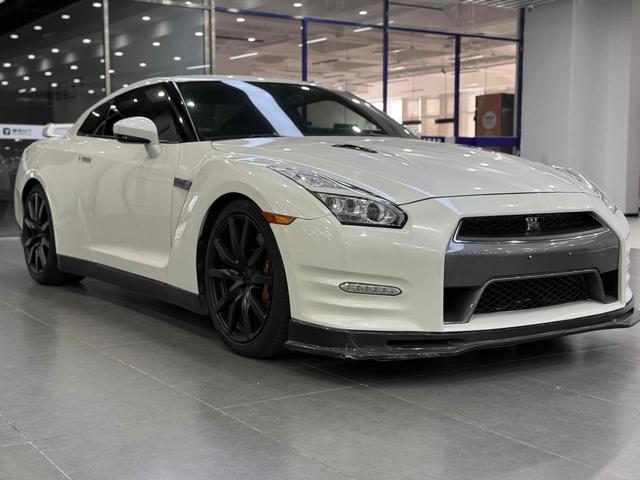 Nissan GT-R