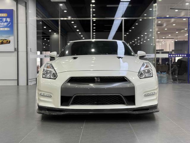 Nissan GT-R