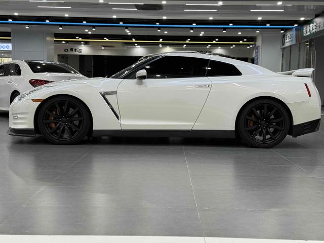 Nissan GT-R