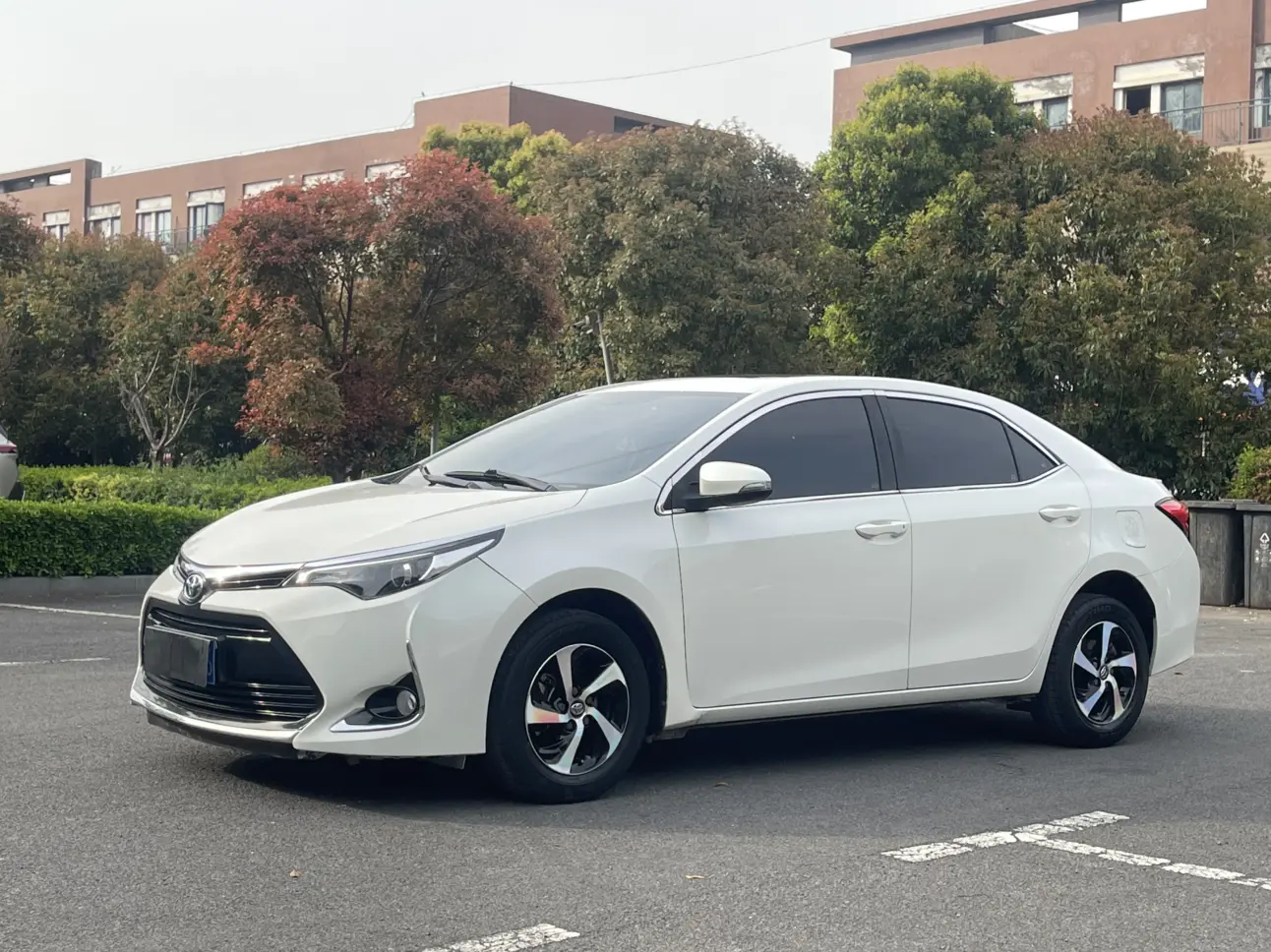 Купить седан Toyota Levin (Lei Ling) (Toyota Levin) из Китая с доставкой