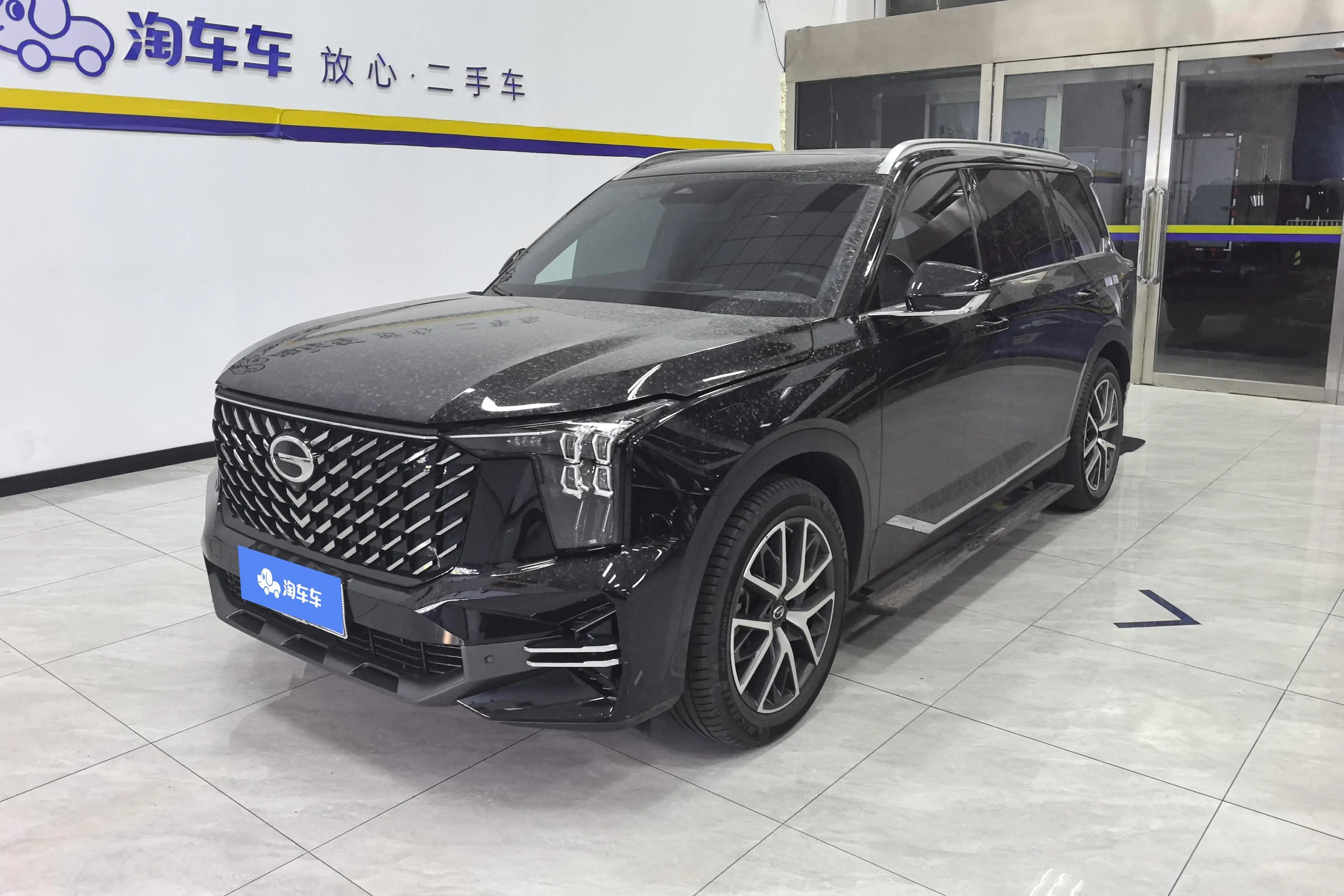 Купить автомобиль GAC Trumpchi GS8 из Китая с доставкой