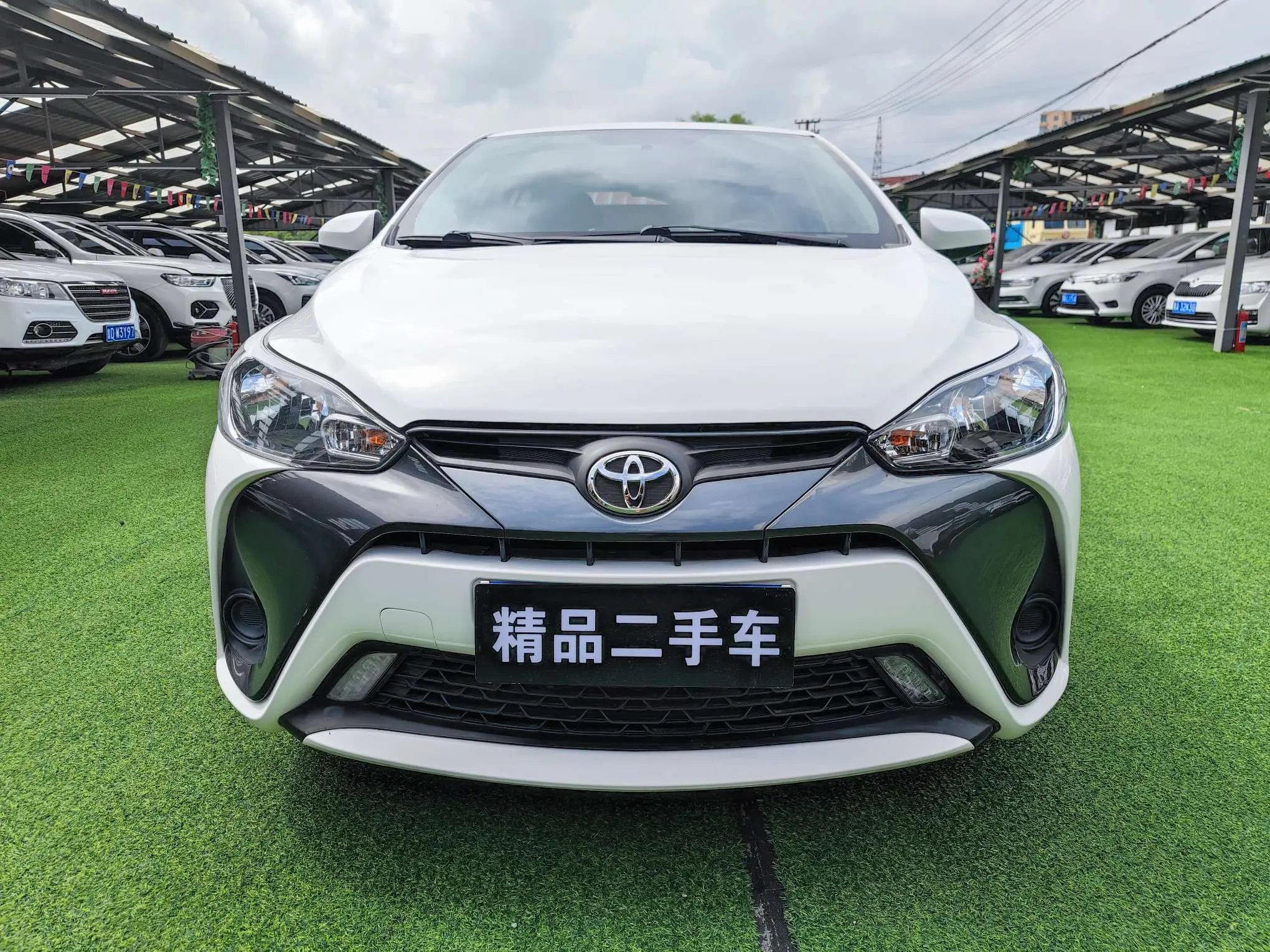 Toyota YARiS L to dazzle