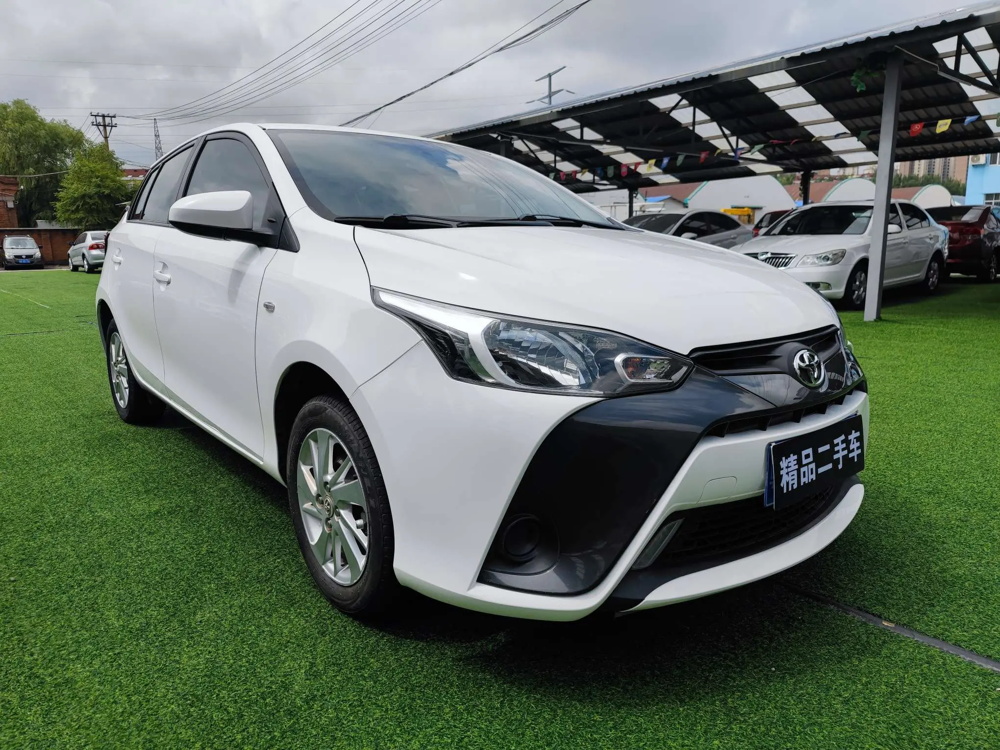 Toyota YARiS L to dazzle