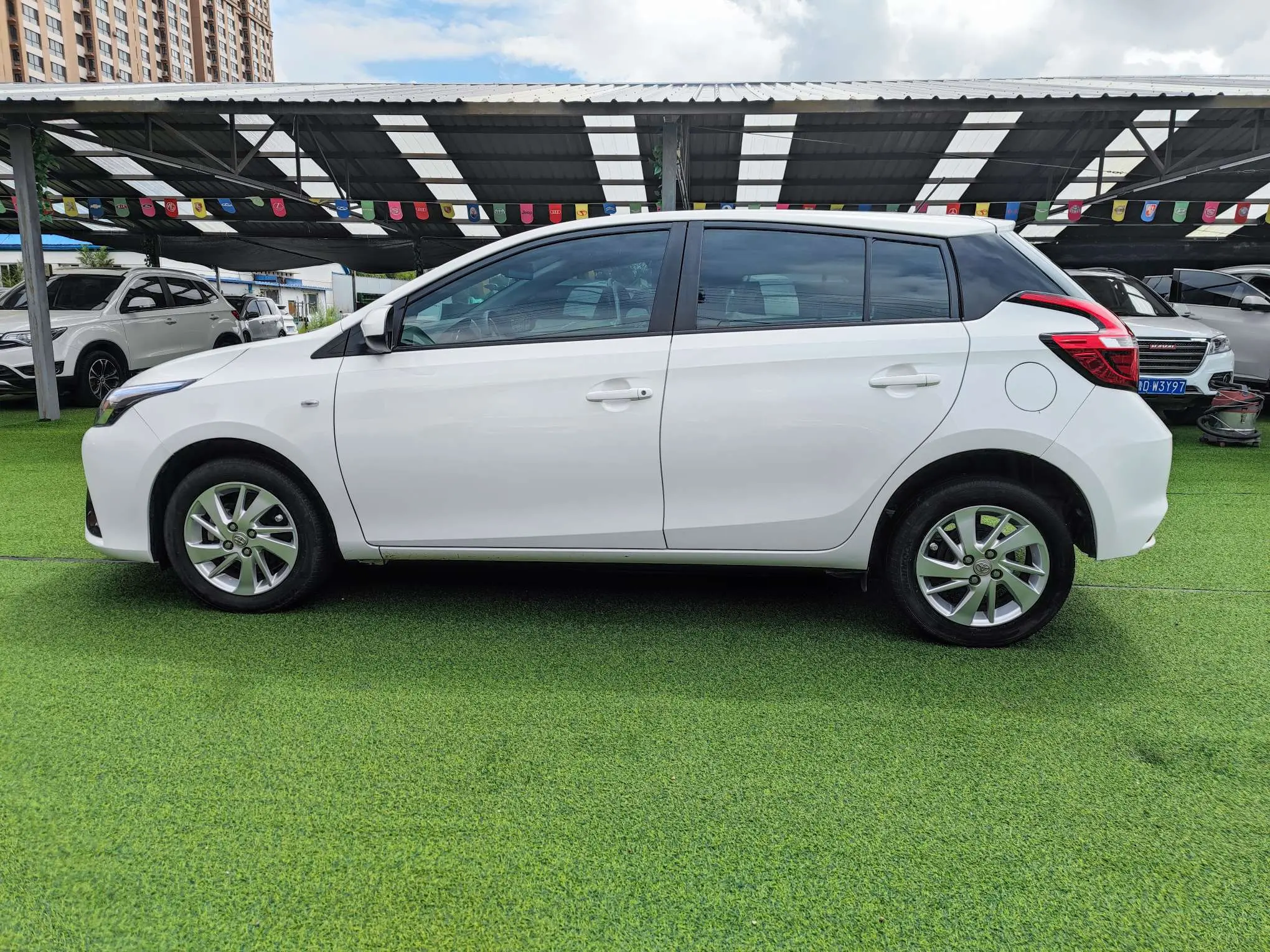 Toyota YARiS L to dazzle