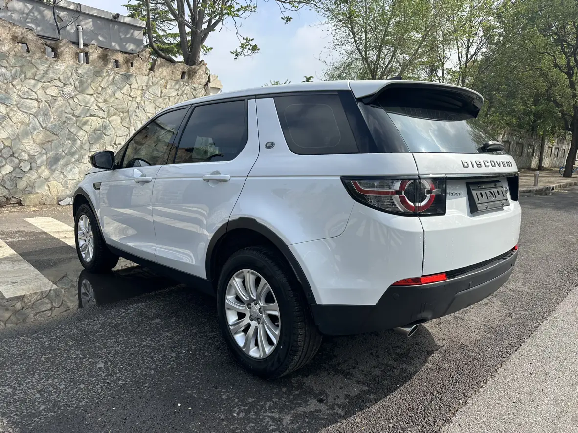 Land Rover Discover the magic