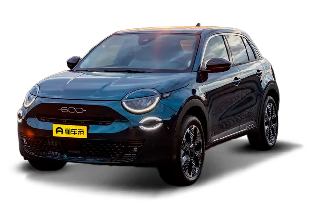 Новые автомобили Fiat 600 из Китая в Москву