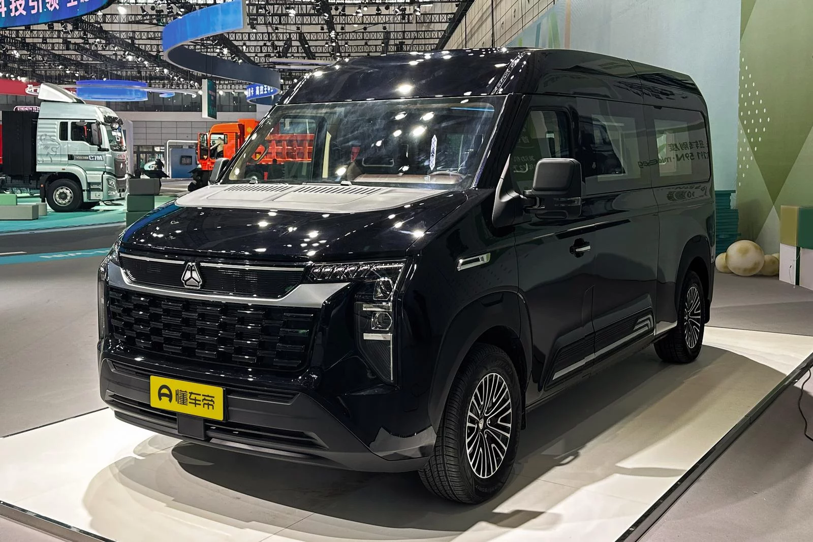 SINOTRUK Vanguard Officer L 2026