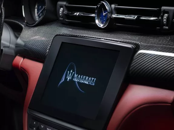Maserati Quattroporte — фото 6